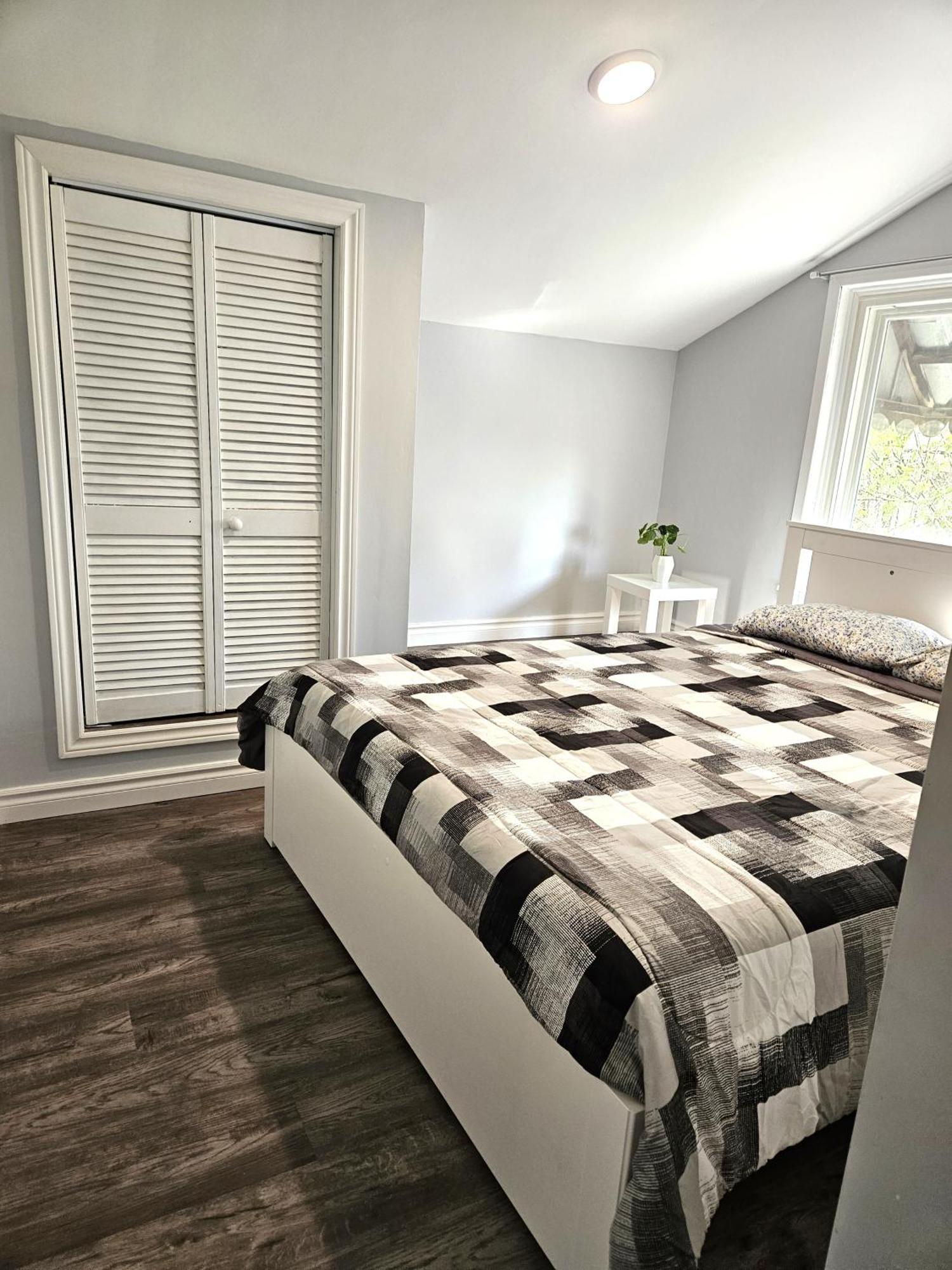 Modern Quiet Home By The Airport Mississauga Exteriör bild